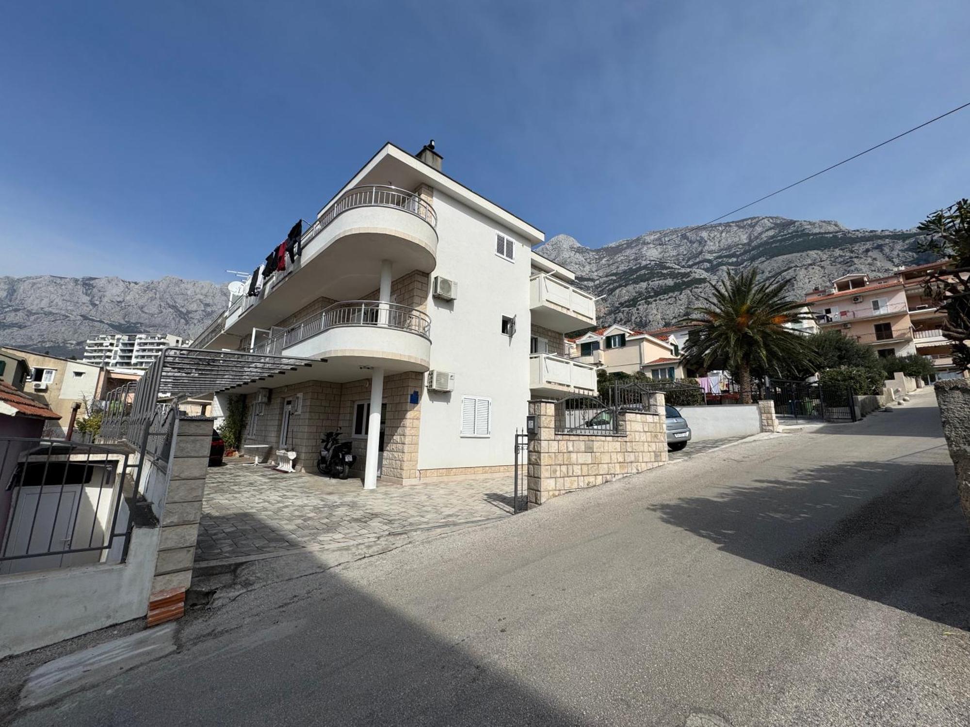 Apartment Makarska M&I, Free Private Parking Экстерьер фото