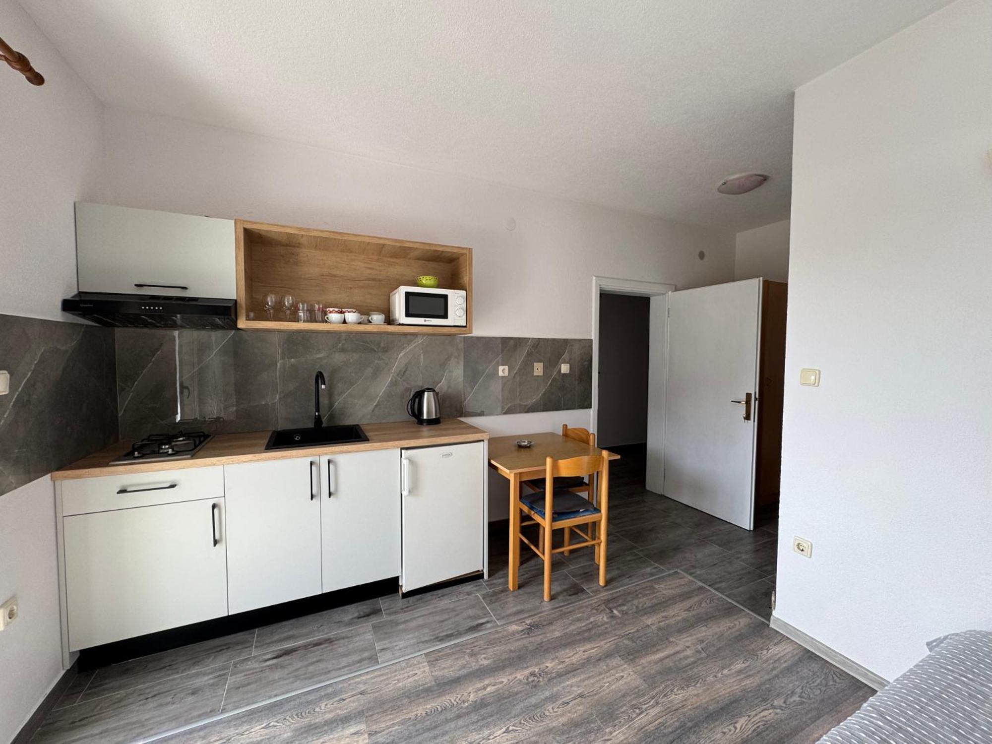 Apartment Makarska M&I, Free Private Parking Экстерьер фото